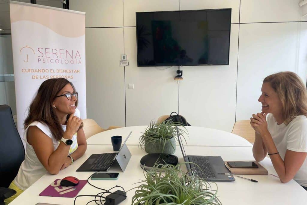 Uno de los momentos más significativos de su trayectoria fue el testimonio de una paciente internacional que, tras recibir atención online, recuperó su bienestar y autoestima. “Fue entonces cuando comprendí de forma muy profunda el alcance de nuestro trabajo”, recuerda.